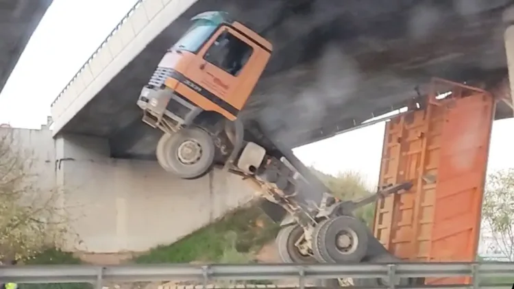 Teljes idióták a munkahelyen! Funny Job Fails - videó Teljes idióták a munkahelyen! Funny Job Fails
– videó