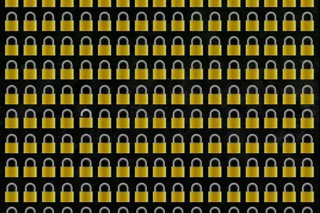 Csak a kivételesen intelligensek veszik észre, melyik lakat van nyitva a képen