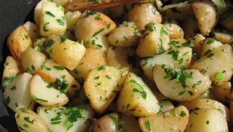 A néni öröksége: így válik tökéletessé a petrezselymes burgonya – Ragyogó!