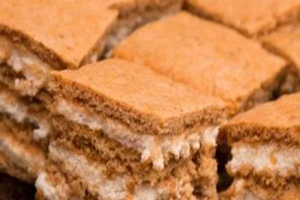 Mézi szelet, amiből még 2 adag sem lesz elég! A Mézes Szelet Receptje, Melyből Még Két Adag Sem Lesz Elég!