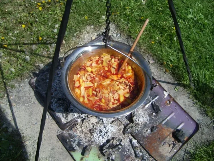 Slambuc bográcsban -
