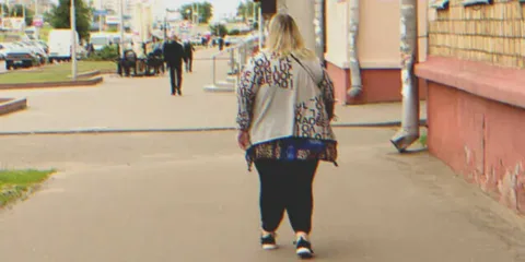 A vőlegény szülei kidobták fiuk duci barátnőjét, most könyörögnek a... A vőlegény szülei kidobták fiuk kissé molett barátnőjét, a botrány után azonban megbánhatták