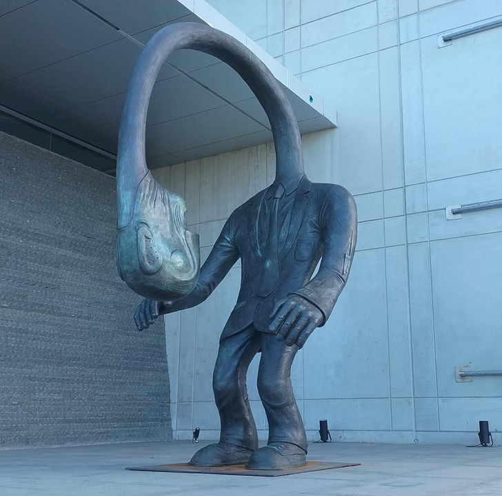 Norval Alapítvány szobra