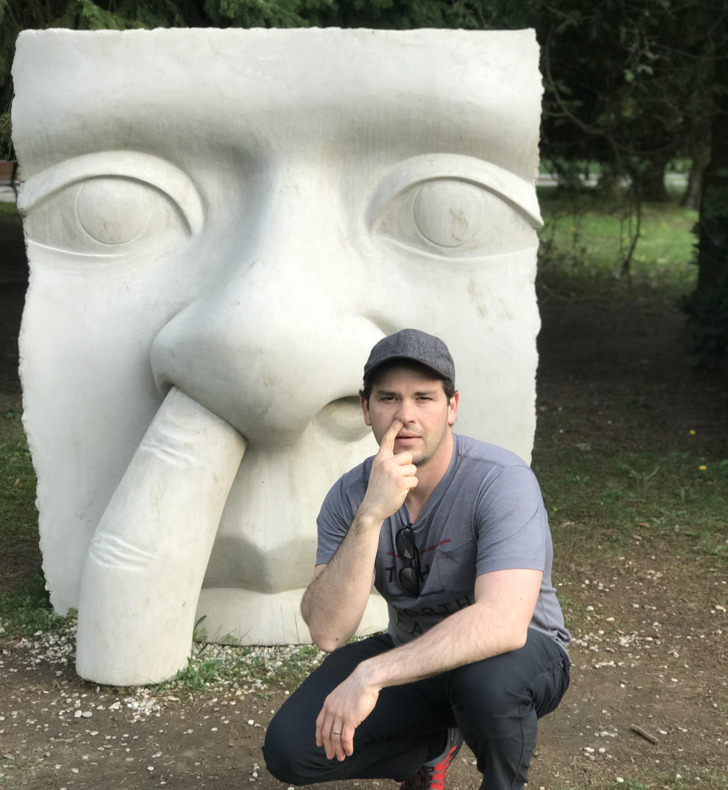 Különös művészeti darab szobor