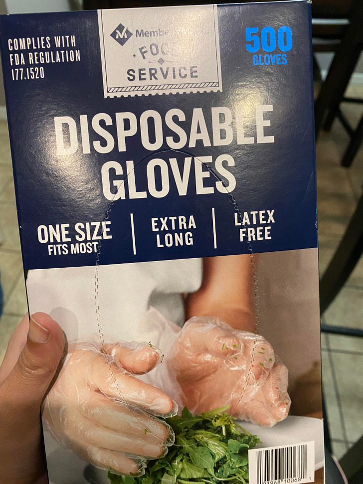 500 darab kesztyű egy zsákban