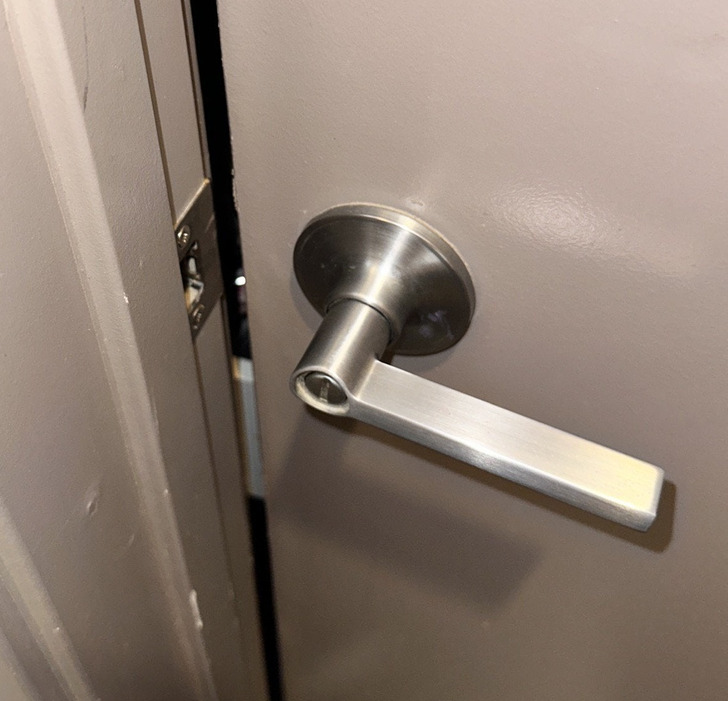 Szorult helyzet egy fürdőszobában