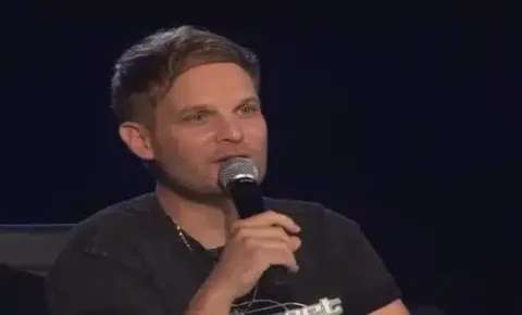 Gyász és harag: Puskás Peti üzenete Sallai Nóra elvesztett kisfia Gyász és feldúltság: Puskás Péter szívszorító üzenete Sallai Nóra tragikusan elhunyt kisfiához