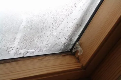 Párásodik a lakás ablaka? Ez a filléres, pár perces trükk Behúzódik lakása ablaka? Ezt a filléres, rövid idő alatt elvégezhető trükköt használva hosszan elkerülheti a problémát! (videó)