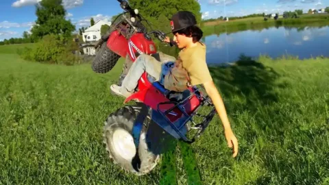 A hét legnagyobb bukásai  A legjobb vicces videók
 – videó
