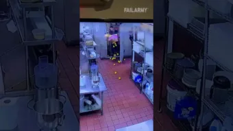 Fényképezőgépen fogva
 – videó