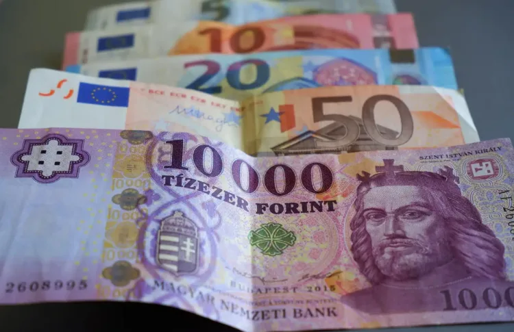 forint_euro Nettó-bruttó minimálbér – ennyit viszel haza 2025 január 1-től!