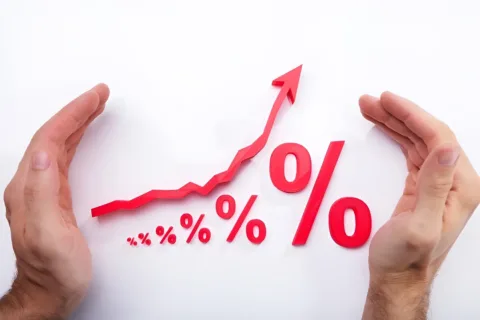 Jól kezdődik az év, hatalmas áremeléseket terveznek január 1-től!