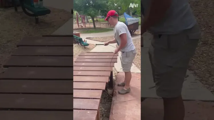 Hallgasd a Zenét! 😂#Vicces #Zene #Fail #shorts - videó Hallgasd a Zenét! #Vicces #Zene #Fail #shorts
– videó