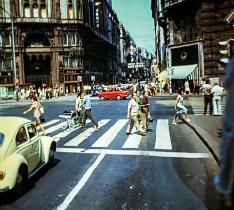 1972.  Bp., Felszabadulás tér (Ferenciek tere), szemben a Petőfi Sándor utca,