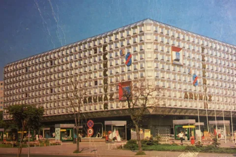 1986.  Székesfehérvár, Skála Fehérvár Áruház.
MaNDA
