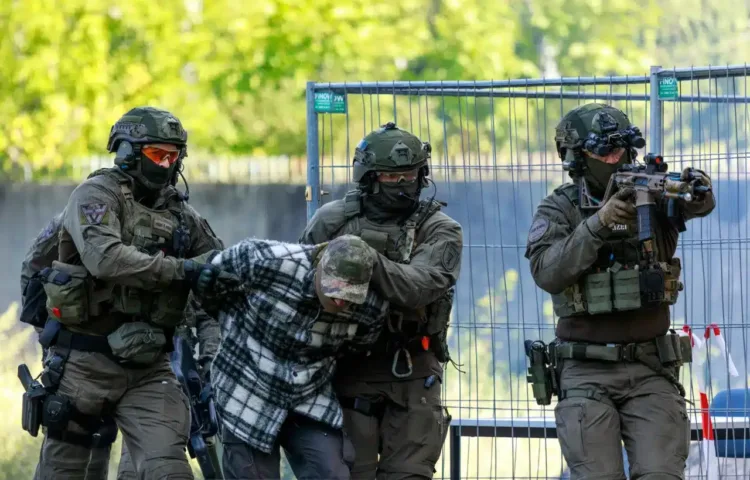 Depositphotos_609144204_XL (1) Terrorcsapás: Autó Hajtott a Tüntetők Közé