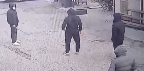 Brutális machetés támadás Budapesten – Videó és képek a sokkoló kivégzési kísérletről