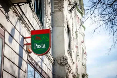 Budapest,,Hungary,-,February,27,,2022:,Hungarian,Post,(also,Known Itt A Magyar Posta Legfrissebb Ára!