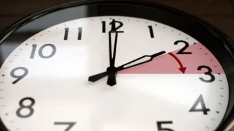 Megszólalt a kormány az óraátállítás eltörlése ügyében: Mi vár ránk?