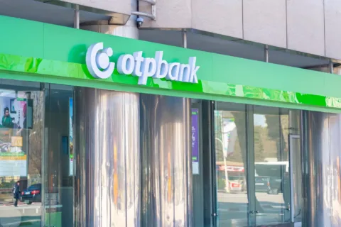 OTP Bank logo on its central administration building in Tirana, Albania Figyelem! OTP és MBH Bank: Több napos leállások jönnek – Tudd meg, miért!