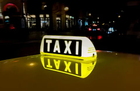 Taxis áremelés