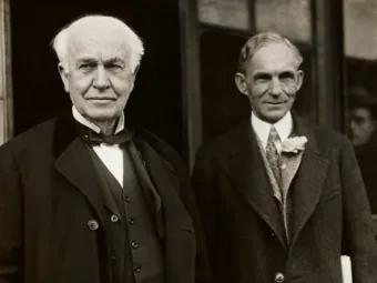 1896-ban Thomas Edison, a villanykörte nagy feltalálója éppen egy autóterven dol…