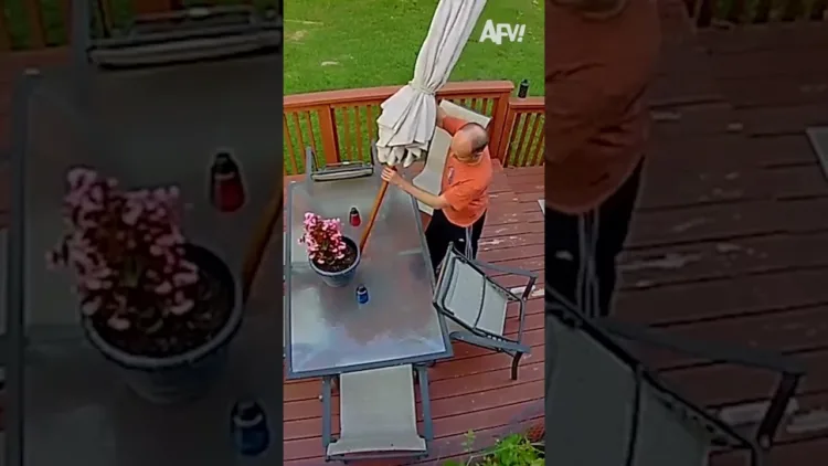 A következő asztal biztosan fém lesz 😂 #AFV #FAIL #FUNNY A következő asztal biztosan fém lesz #AFV #FAIL #FUNNY
– videó