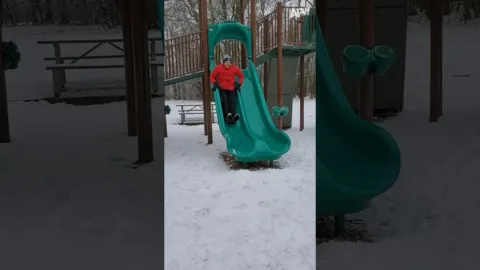 A lemezek télen sima  #Shots #FAIL #FUNNY #SLIDE #WINTER
 – videó