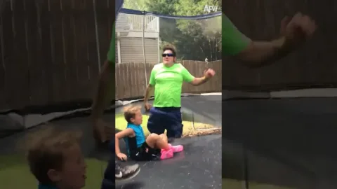 Ideje egy új trambulinhoz shorts #FAIL #FUNNY #JOKE #TRAMPOLINE
 – videó