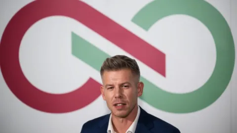 azonnali lemondásra szólította fel a gazdasági minisztert!