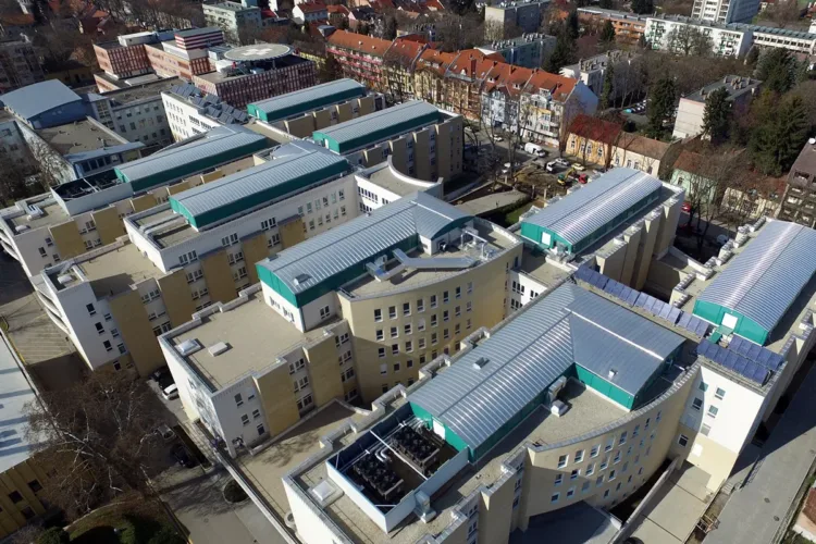 kaposi_mor_3 Brutális támadás a pszichiátrián: evőkanállal szúrta ki az ápoló szemét egy beteg
