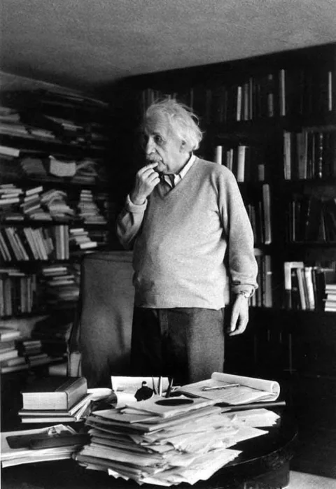 Albert Einstein;"Azt nem tudom, hogy a harmadik világháborút milyen fegyverekkel... Albert Einstein;”Azt nem tudom, hogy a harmadik világháborút milyen fegyverekkel…