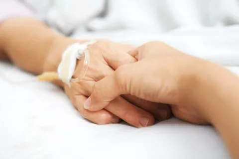 szülés után hunyt el egy 22 éves fiatal édesanya