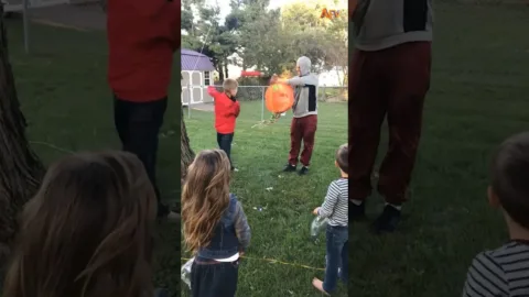 Ez egy kemény piñata  #shorts #fail #funny #pinata
 – videó