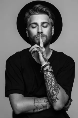 Néha jobb csendben maradni, és hagyni, hogy az idő elmondjon mindent.