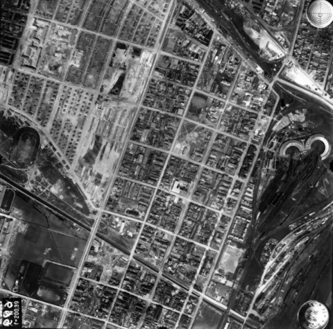 1944.  Angyalföld, a kép középvonalától balra a Béke utca, ezt keresztezi lenn a…