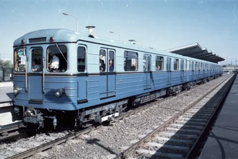 1973.  Bp., metrószerelvény Örs vezér tere, metróvégállomáson.
FORTEPAN