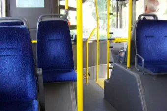 Felháborító helyzet a budapesti tömegközlekedésben: Sofőr dobta ki az aprópénzt!