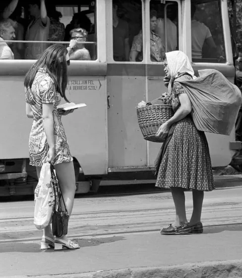 1972. Budapest, a  Rákóczi téri megállóban.
MTI
 #RK1748847659
