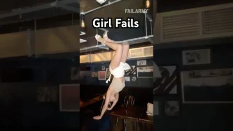 Vicces lány kudarcot vall
 – videó