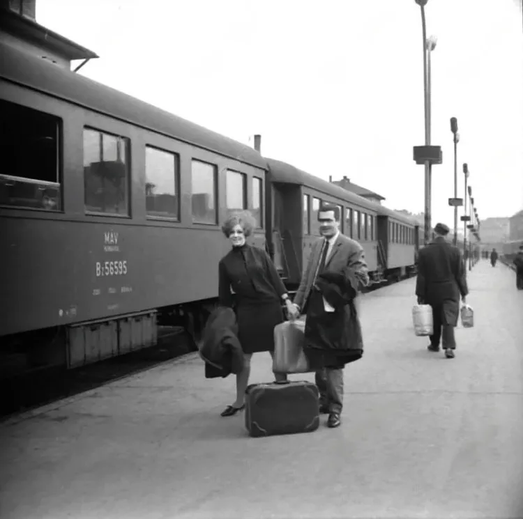 1967. Budapest-Déli pályaudvaron. Horling Róbert felvétele #RK1753427103 1967. Budapest-Déli pályaudvaron.
Horling Róbert felvétele
#RK1753427103