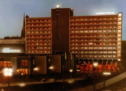 1971. Bp., Váci út – Dózsa György út sarok, Hotel Volga.
DOC
 #RK1752220828