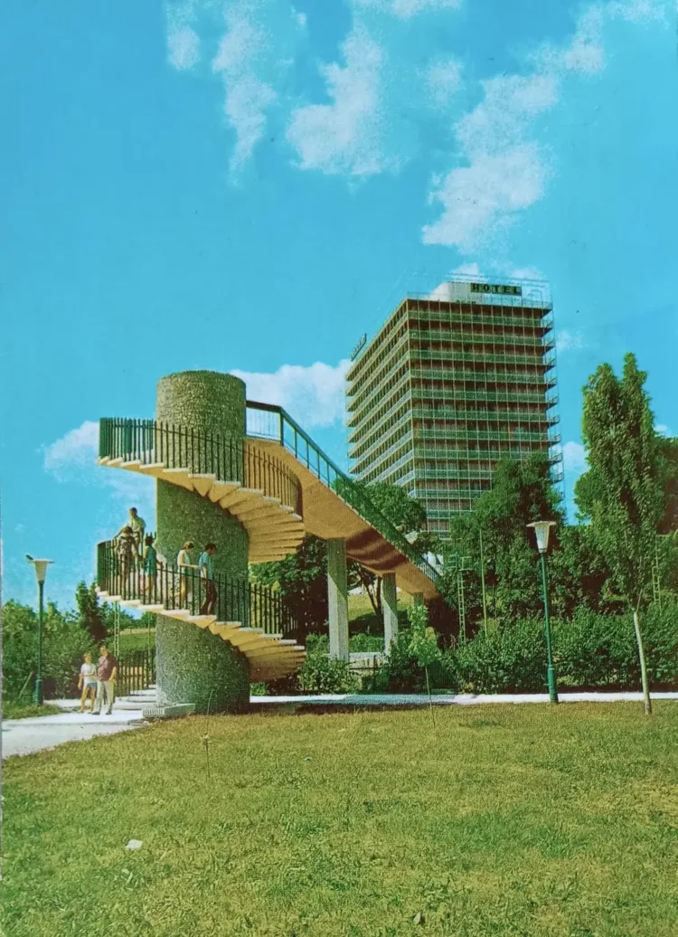 1973. Balatonalmádi, Auróra Szálló. Urbán Nándor felvétele #RK1755597658 1973. Balatonalmádi, Auróra Szálló.
Urbán Nándor felvétele
#RK1755597658
