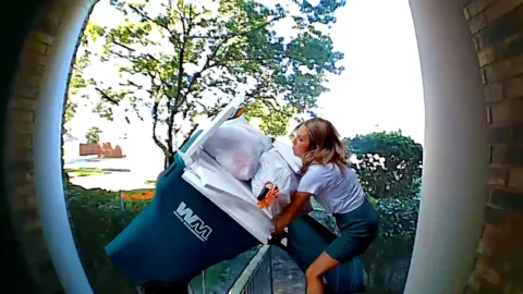Kamerára elkaptak  A legviccesebb CCTV kudarcot vall
 – videó