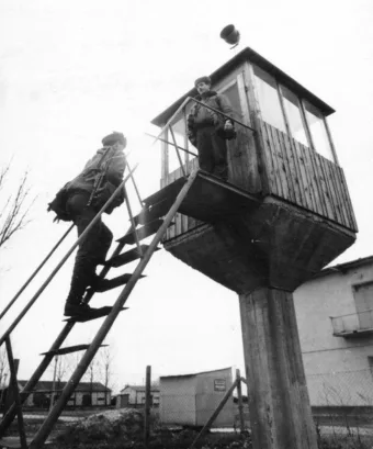 1979.  Őrségváltás.
MaNDA
 #RK1758220201