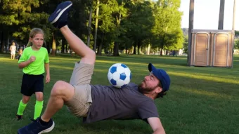 A legviccesebb apa mozog!  A legjobb kudarc videók 2025
 – videó