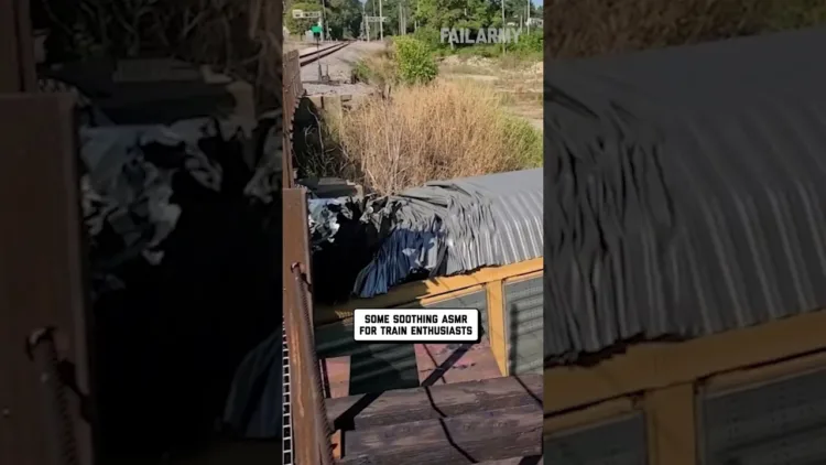 A vonat teteje lepattan, amikor a híd alá kerül - A vonat teteje lepattan, amikor a híd alá kerül – videó