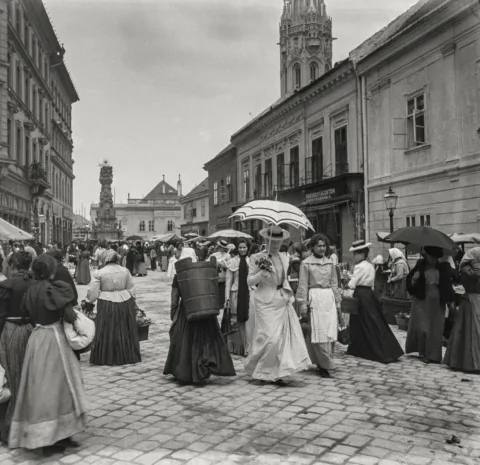 Vértessy Oszkár: Tárnok utca, a Szentháromság tér felé tekintve, 1902.

Térhatás… #RK1758877949