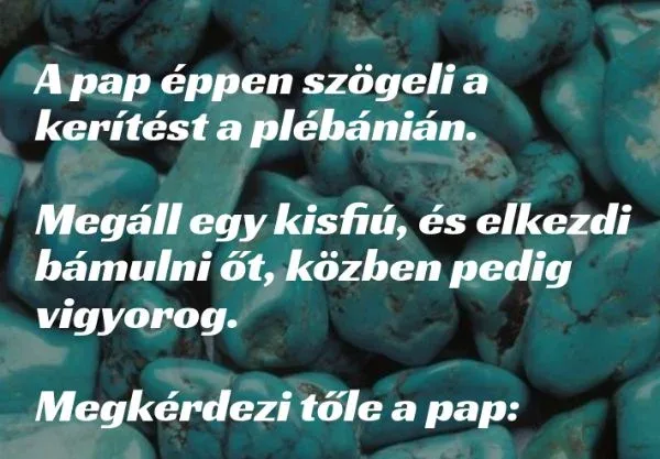Vicc: A pap szögeli a kerítést, egy kisfiú elkezdi vigyorogva bámulni – TUDNOD…