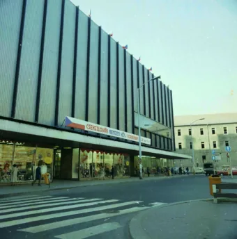 1980.  Bp., Corvin Áruház, Blaha Lujza tér.
FŐFOTÓ
 #RK1759600843